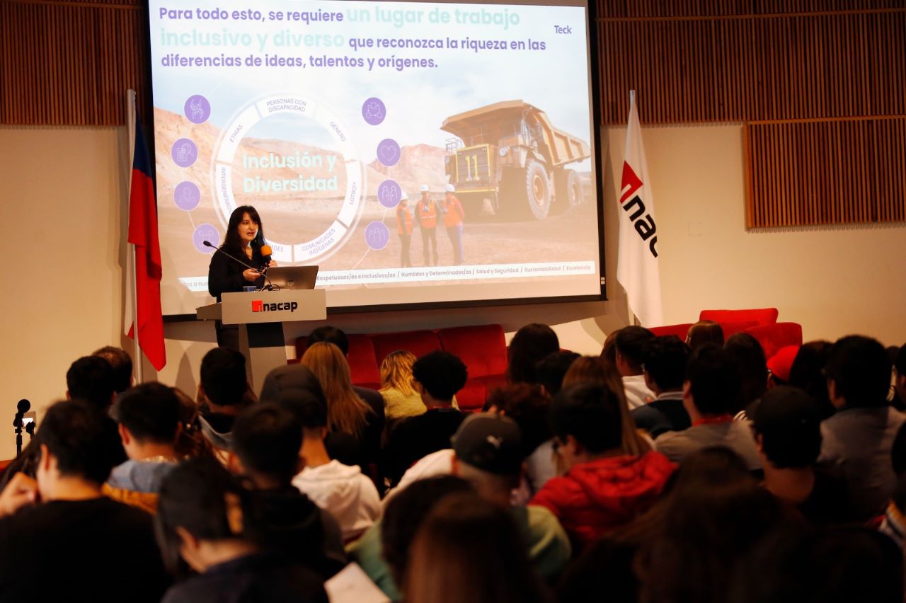 Exitoso seminario conmemora el Día Internacional de la Mujer en minería en Iquique
