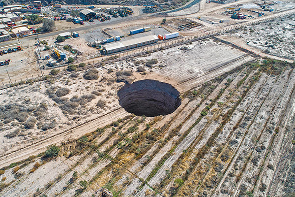 Socavón en Tierra Amarillla: Tribunal Ambiental decreta suspensión temporal de faenas del proyecto Alcaparrosa tras demanda del CDE