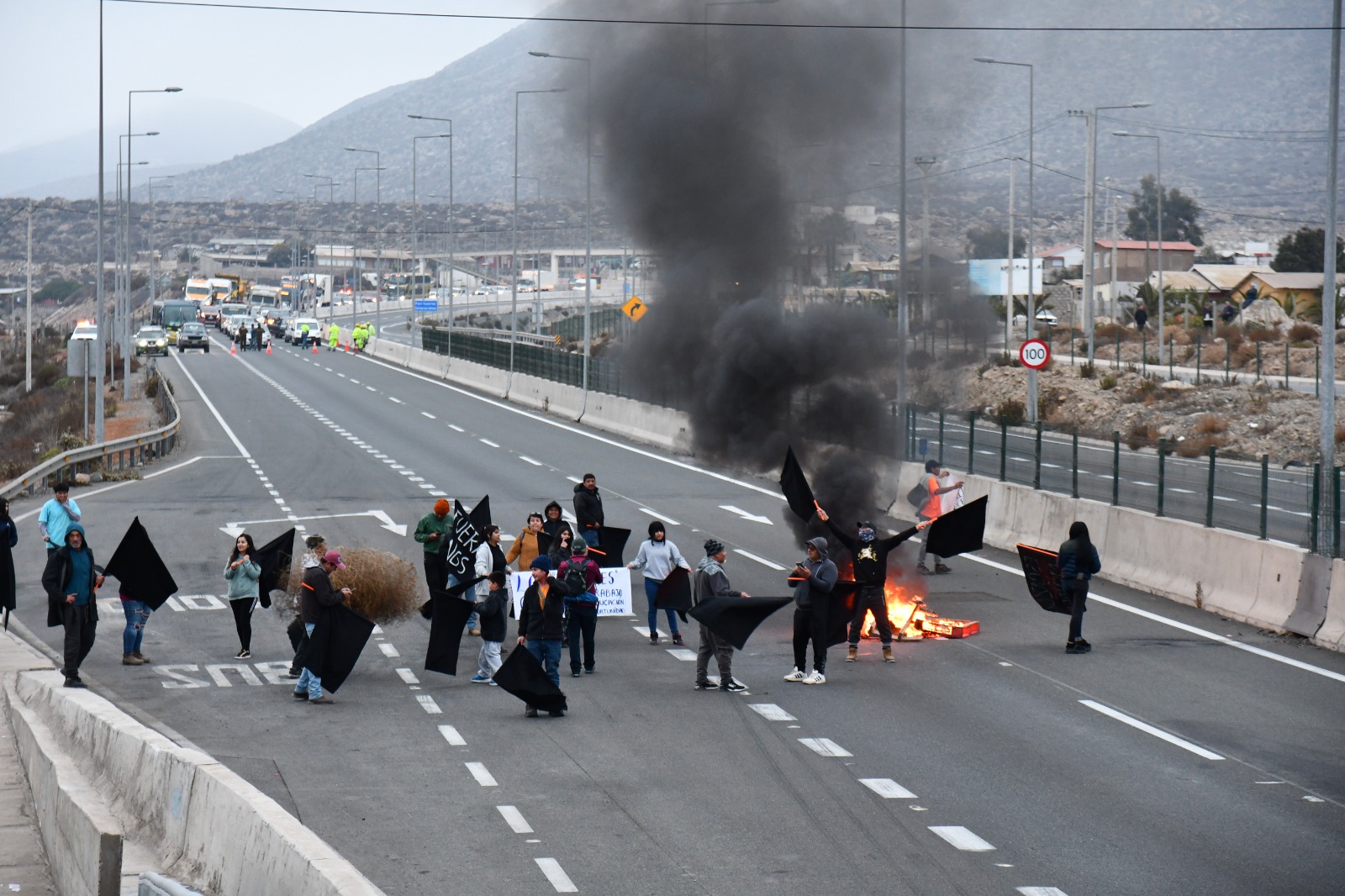 Pescadores y vecinos de La Higuera vuelven a la Ruta 5 para protestar contra del Área Marina del Gobierno de Boric