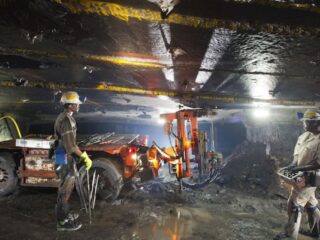 Las ganancias de Anglo American Platinum se desploman por los precios de los metales