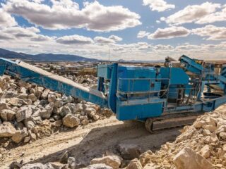 Informe advierte sobre la necesidad de inversiones en minerales críticos para evitar una "brecha de suministro"