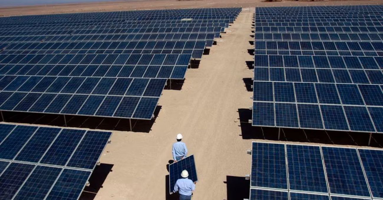 Aseguradora de la CChC invierte en fondo para baterías de energía solar y ya ha destinado US$ 10,5 millones en ESG