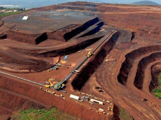 Vale aumenta producción de mineral de hierro en un 6%, ventas rezagadas