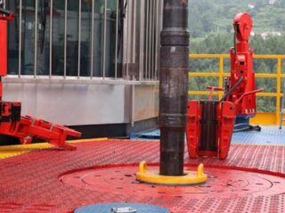 China comienza a perforar en busca de gas natural a más de 10.000 metros bajo tierra