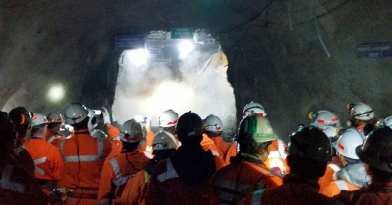 Rescatan a minero atrapado tras accidente en El Teniente por sismo en O’Higgins