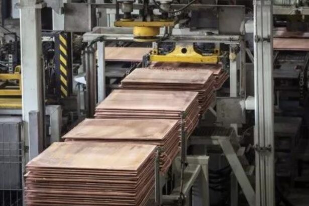 Gigante global del cobre sufre millonario robo de metal y se ve obligada a recortar su pronóstico de ganancias para el año