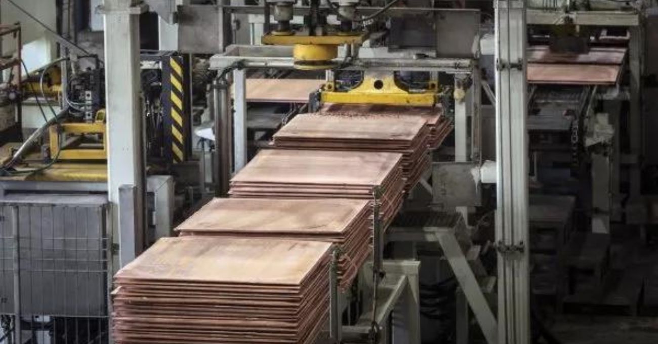 Gigante global del cobre sufre millonario robo de metal y se ve obligada a recortar su pronóstico de ganancias para el año