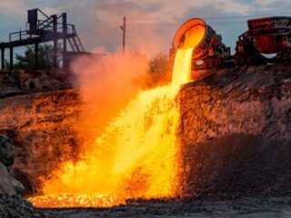 Precio del mineral de hierro sube por escasez de oferta en China