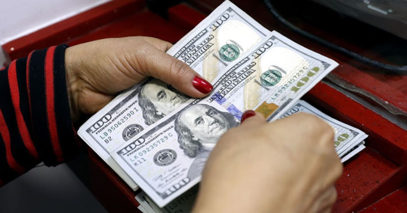 Dólar sube fuerte y alcanza nuevo máximo del año en medio de expectación por las minutas de la Fed