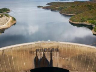 Reino Unido y Zambia anuncian inversiones en energías renovables y minería