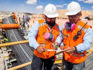 Antofagasta Minerals ofrece trabajos para sus faenas, postula aquí