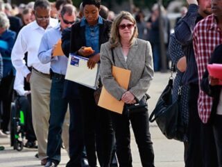 ¿Estás sin trabajo? Estos son los beneficios para cesantes disponibles en agosto