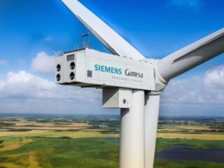 El negocio eólico de Siemens Energy enfrenta dificultades tras registrar pérdidas de 4.500 millones de euros.