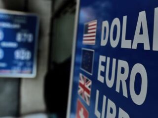 Dólar supera la barrera de los $860 y alcanza su mayor nivel del año