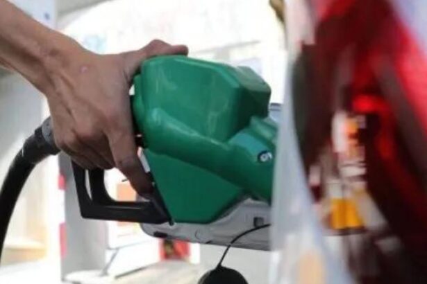 Otra mala noticia para los bolsillos: ENAP informa que los precios de las gasolinas subirán con fuerza este jueves