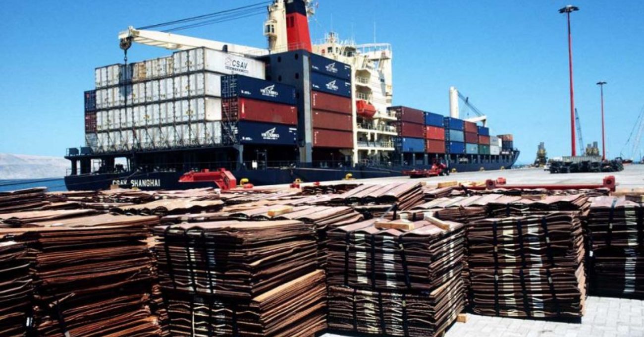 Exportaciones chilenas marcaron bajas durante julio de la mano de la minería