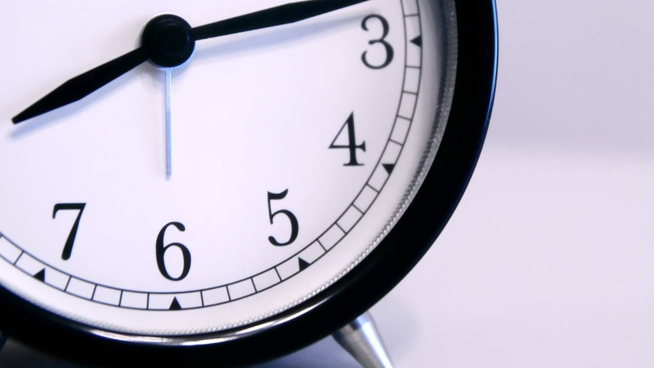 Cambio de hora en Chile: ¿Cuándo se modificarían los relojes?