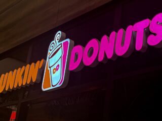¿Quieres trabajar en Dunkin' Donuts? Estos son los cargos que están disponibles