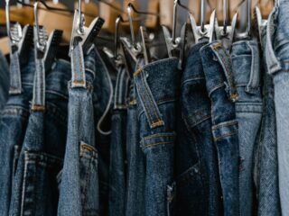 ¿Cómo lavar mis jeans y cada cuánto es recomendable hacerlo?