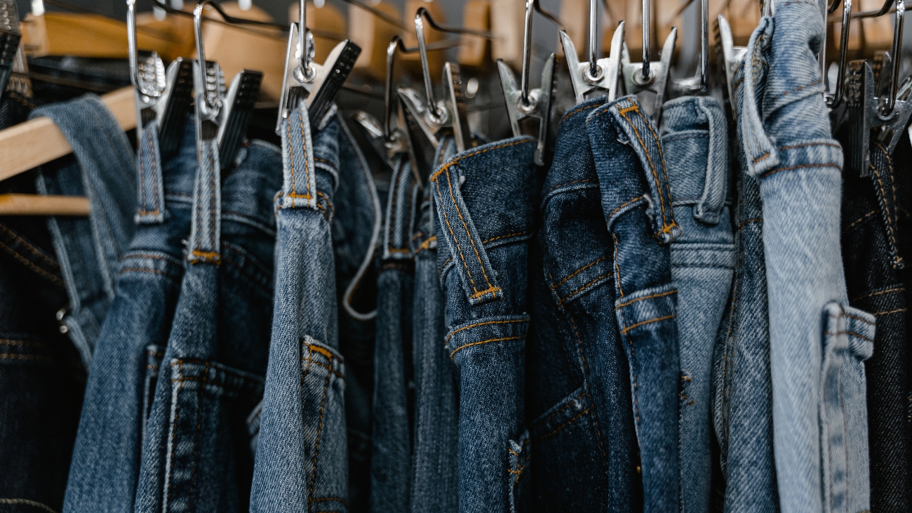 ¿Cómo lavar mis jeans y cada cuánto es recomendable hacerlo?