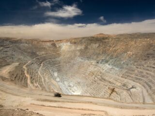 Acuerdo estratégico entre Codelco y ENAMI fortalece pequeña minería y litio