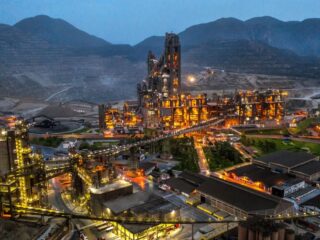 Grupo peruano Unacem compra planta de cemento en California que duplicaría su producción en EEUU