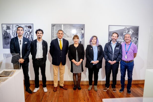Sala de Arte Casa Collahuasi celebra el mes de la chilenidad con homenaje al goleador pampino Jorge Robledo