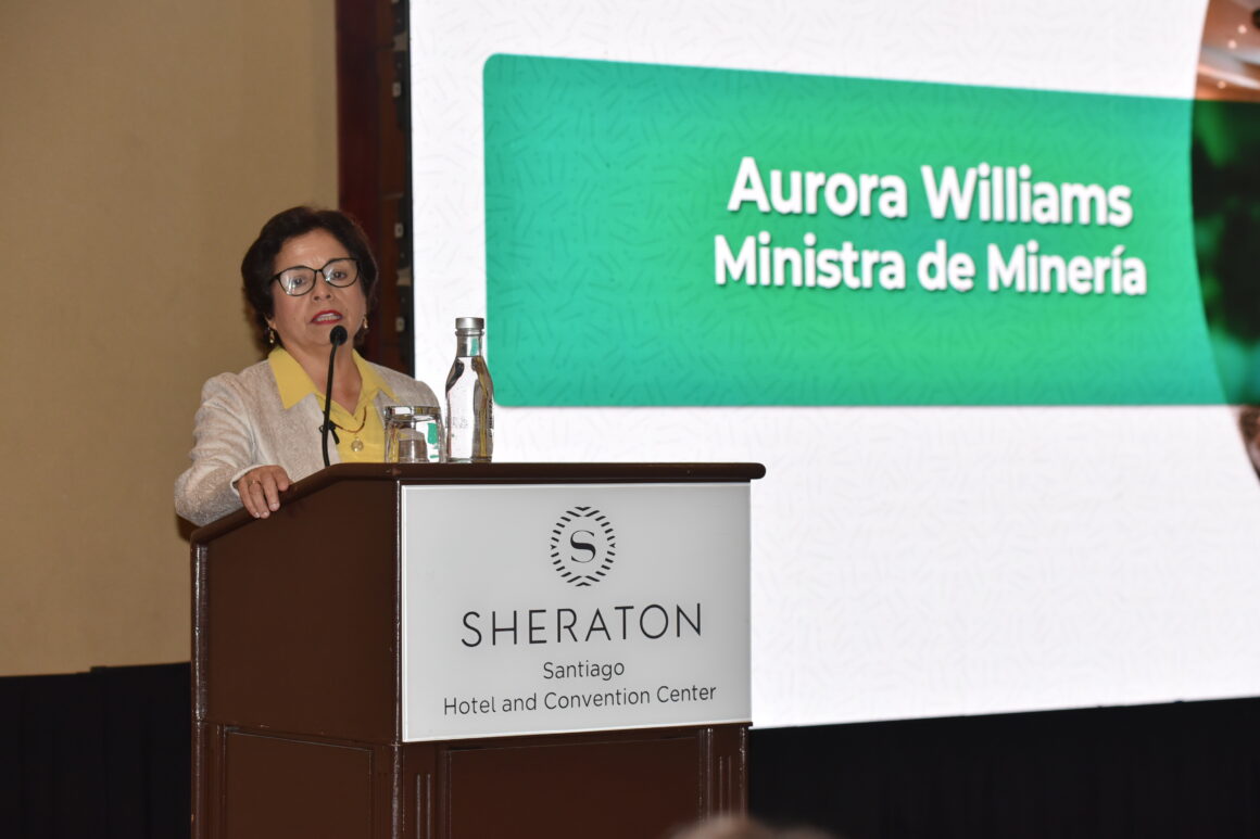 Ministra de Minería, Embajador de Brasil y AIA lanzan EXPONOR 2024