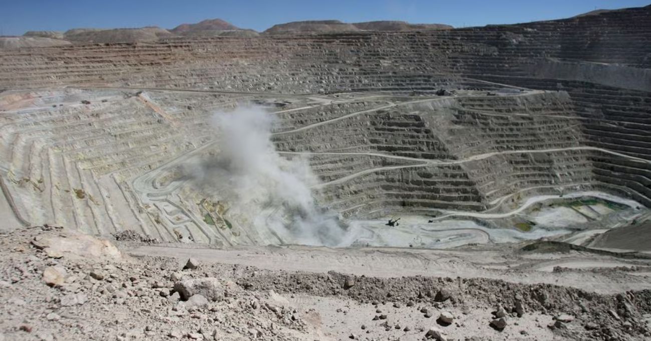 Minera Escondida arriesga disrupciones productivas tras contundente votación de supervisores para ir a la huelga