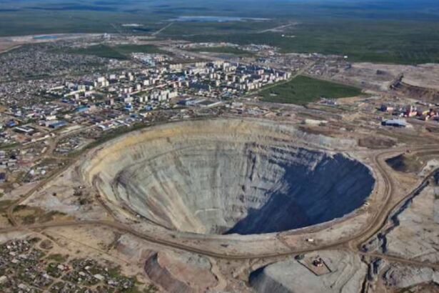 Alrosa inicia la construcción de una nueva gran mina de diamantes