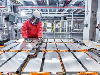 Revolucionaria Colaboración en la Industria de Baterías: Un Gigante Japonés Invierte en Innovación
