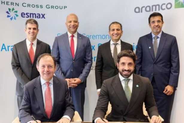 Renuncia director de Esmax en medio de adquisición de Aramco