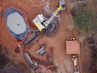 Lithium Ionic Corp. perfora 1,94 % Li2O en 15,0 m, 1,91 % Li2O en 9,8 m y 1,68 % Li2O en 9,1 m en Bandeira, Minas Gerais, Brasil.