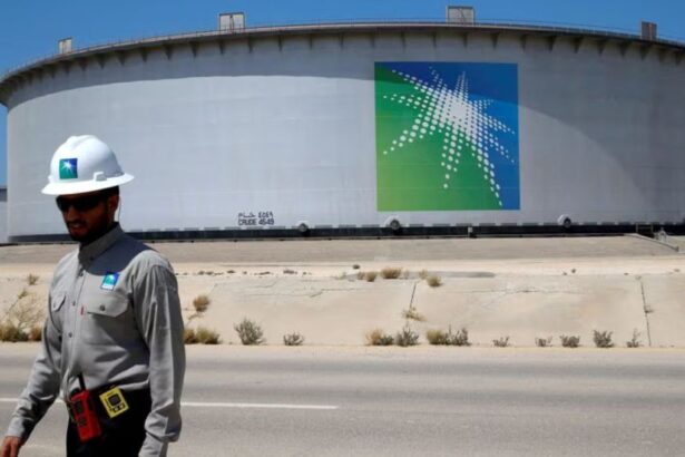 Aramco estudia vender hasta US$50.000 millones en acciones