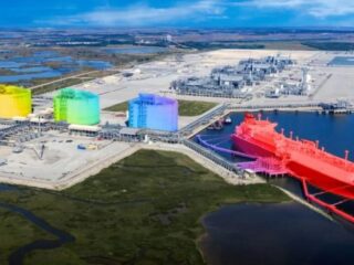 La hoja de ruta de transición energética de TotalEnergies es criticada debido a los vínculos con el petróleo, el gas y el GNL