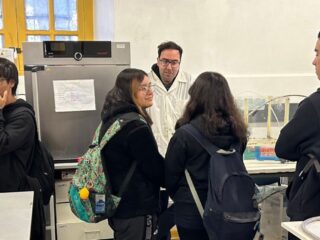 Escolares de Buin visitaron laboratorios del AMTC y participaron en taller de tecnologías de descontaminación de aguas