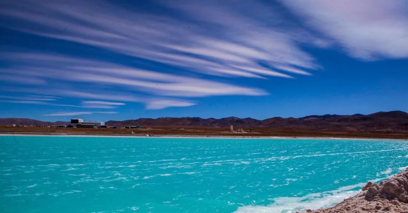 Litio argentino: paso a paso cómo llega el mineral de la tierra a las baterías