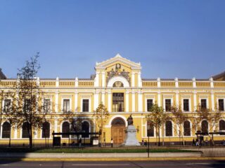 La Universidad de Chile Ofrece Oportunidades Laborales: Descubre Cómo Postular