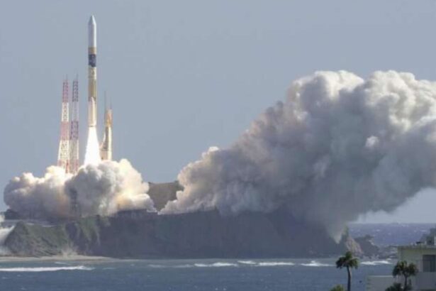 Japón Lanza Cohete con Lander Lunar y Telescopio de Rayos X para Explorar los Orígenes del Universo