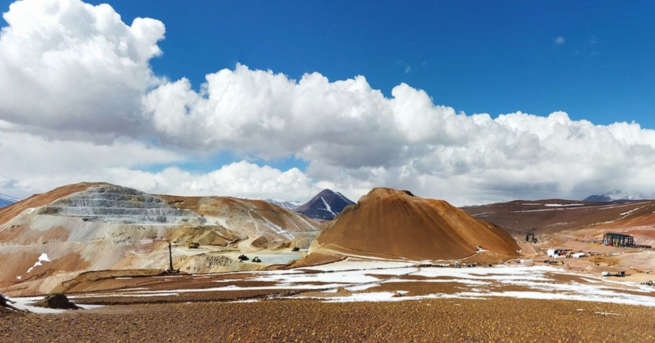 Impacto en el Mercado: Retraso en los Objetivos de Producción de Gold Fields en Chile