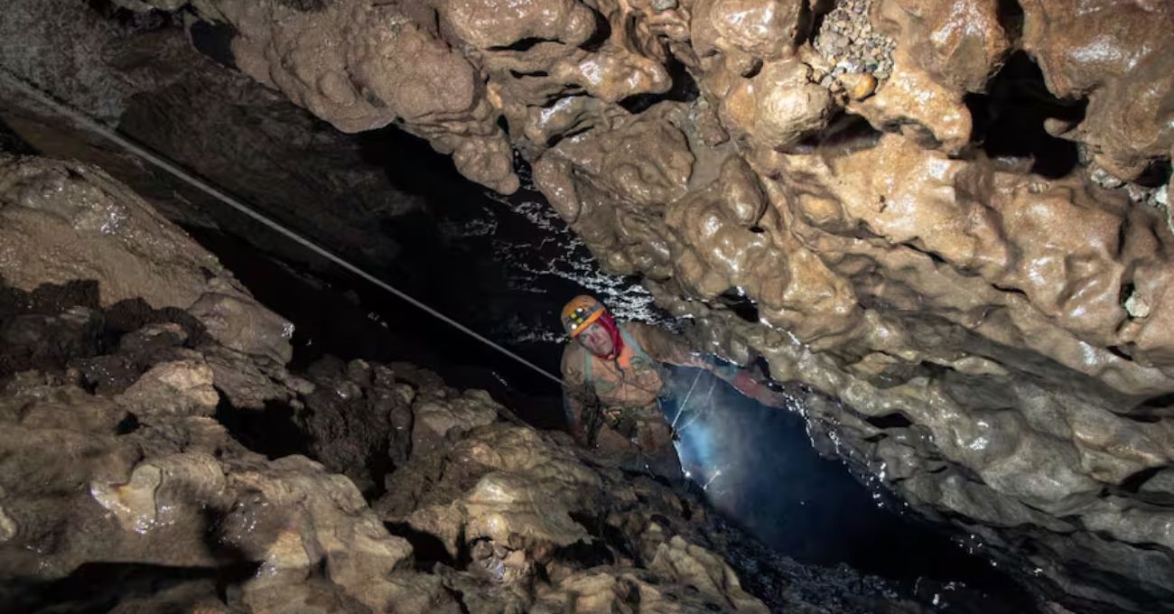 Intentan rescatar en Turquía a un estadounidense que quedó atrapado en una cueva a más de mil metros de profundidad