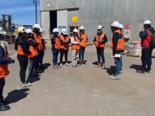 Estudiantes de liceos técnicos de Chañaral y Diego de Almagro conocen en terreno funcionamiento del Proyecto Rajo Inca