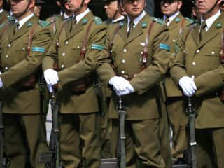 Carabineros busca trabajadores civiles: Sueldos de hasta $1.6 millones