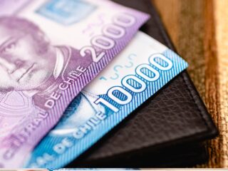 ¿Cómo postular al beneficio para adultos mayores que entrega $200 mil al mes?