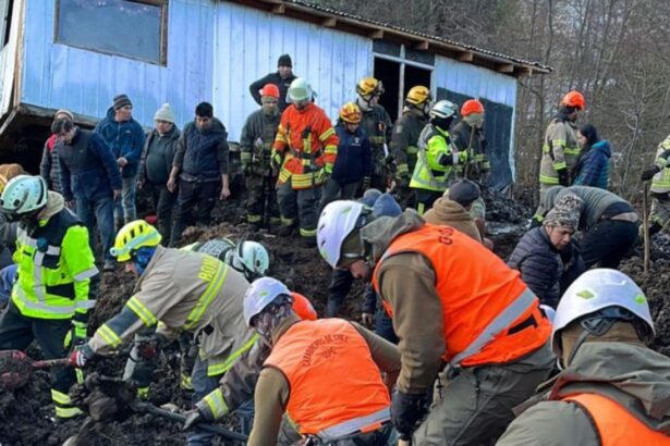Familia está desaparecida tras deslizamiento de tierra que aplastó su vivienda en Curarrehue
