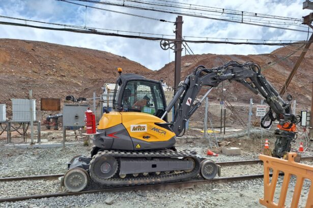 Mecanización en el cambio de durmientes del ferrocarril de El Teniente mejora productividad y seguridad de trabajadores