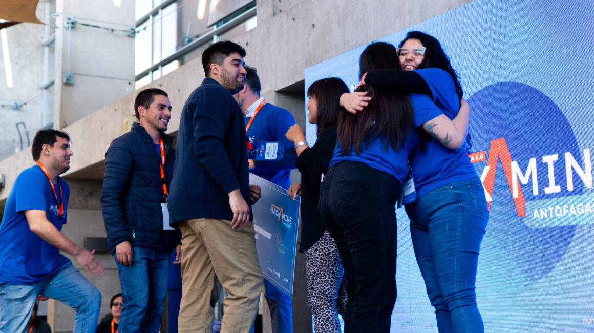 Hackamine: Universitarios de Antofagasta participan en maratónica jornada de programación para clasificar como los nuevos talentos de la minería