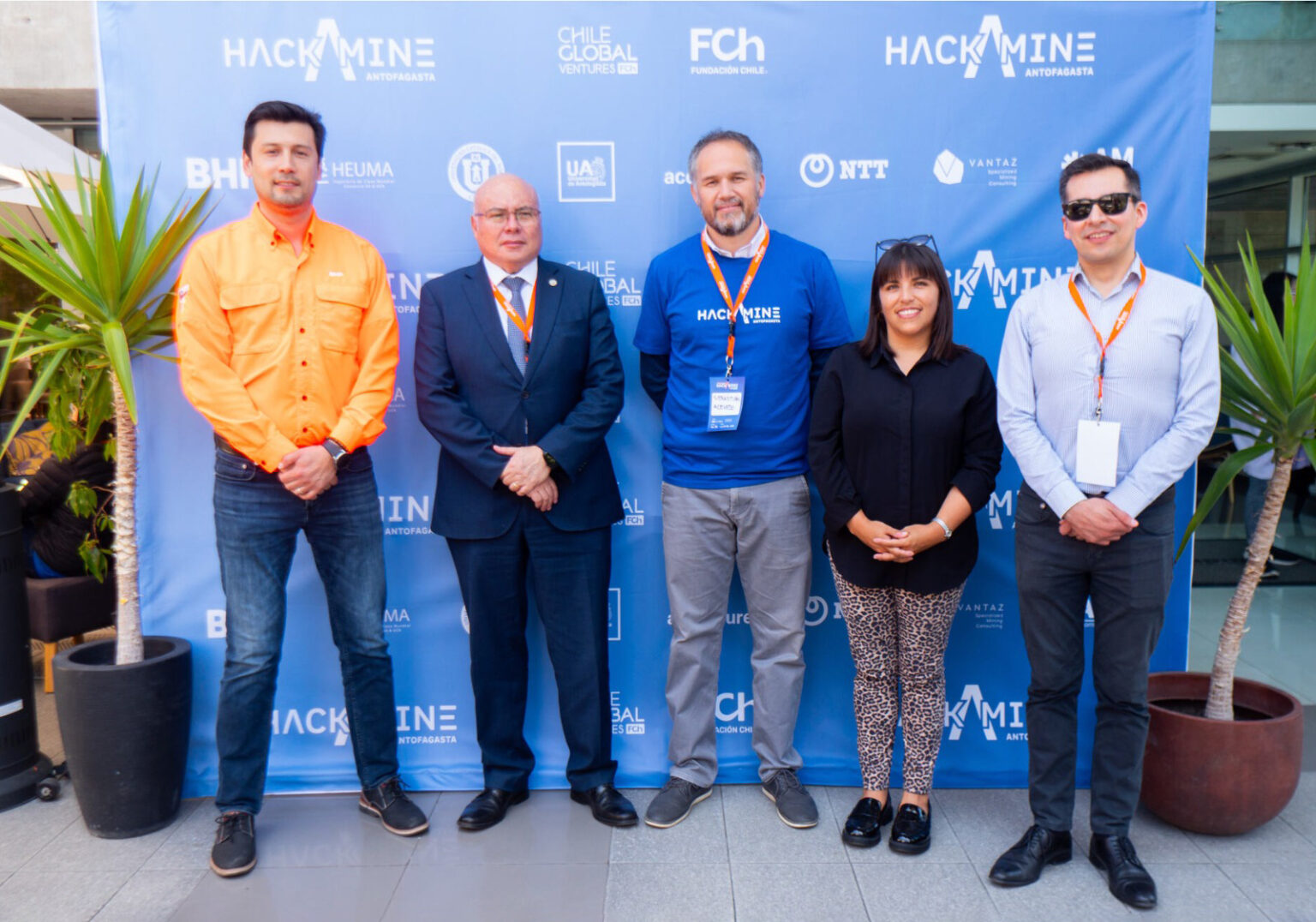 Hackamine: Universitarios de Antofagasta participan en maratónica jornada de programación para clasificar como los nuevos talentos de la minería