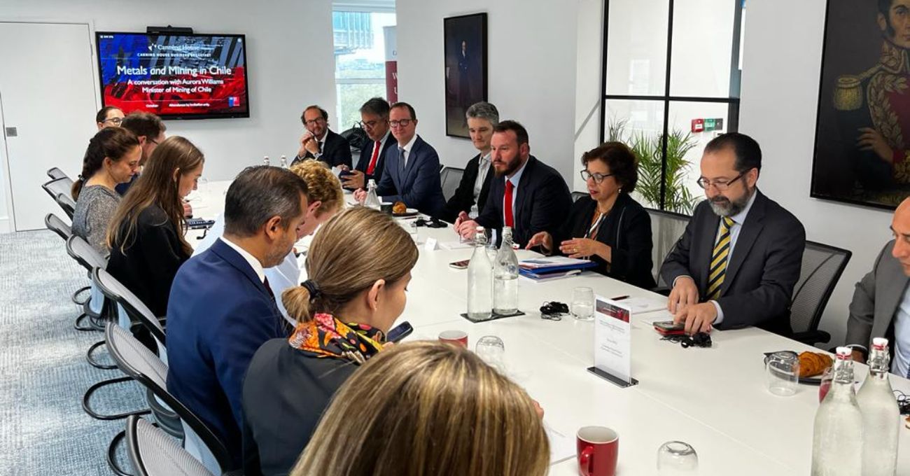 Ministra Williams aborda en Londres estímulo a inversiones en Chile: “Buscamos generar instituciones sólidas y procesos fluidos”