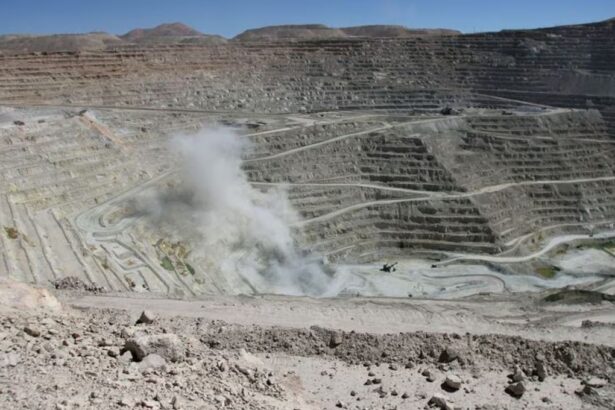 Ganancias de mineras privadas caen casi un tercio y menor precio del cobre recorta a la mitad el pago del royalty